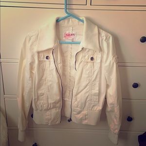 A white bomber jacket